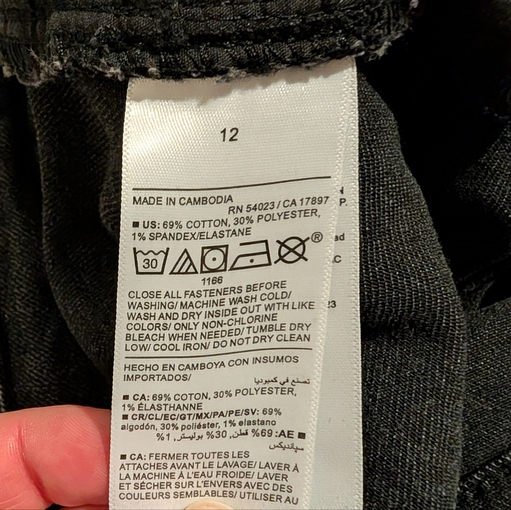 Old Navy Women's Black Cuffed Jean Shorts - 12 - Picture 5 of 8
